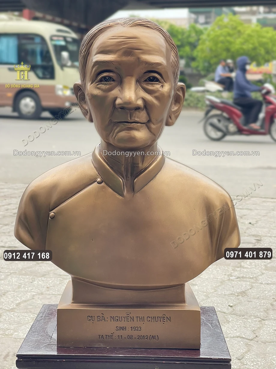 Từng đường nét chi tiết được chạm khắc tỉ mỉ, tinh xảo